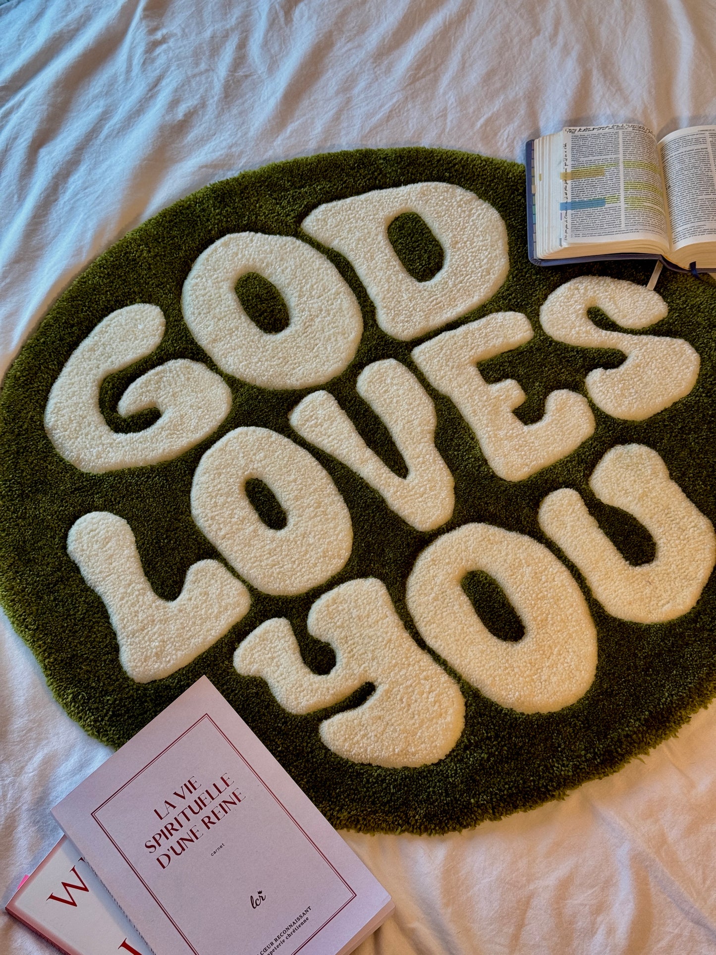 "GOD LOVES YOU" rug - Ø 73