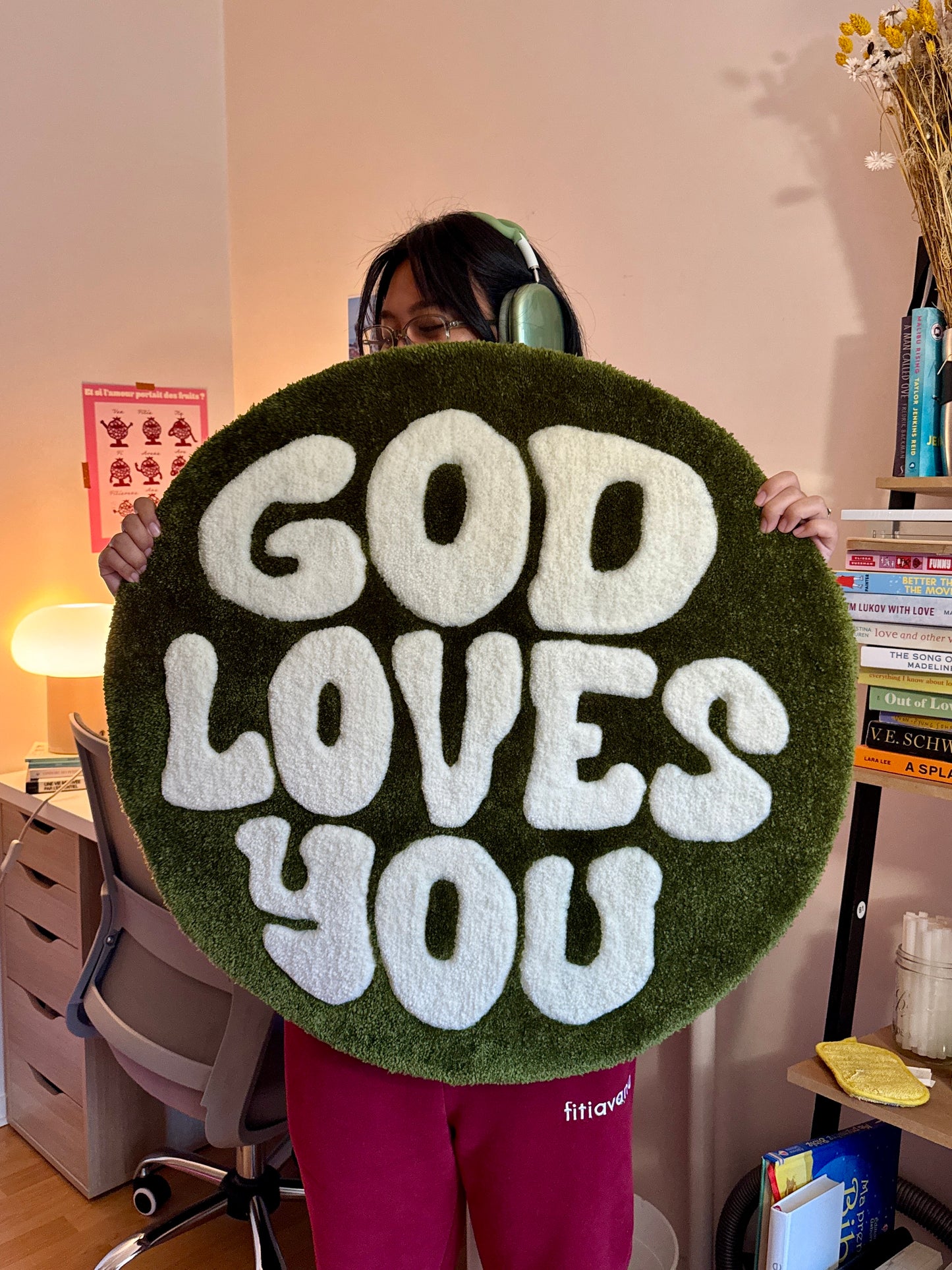 "GOD LOVES YOU" rug - Ø 73